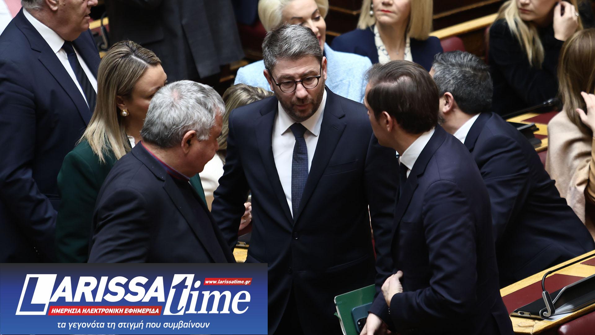 Βουλή: Πηγαδάκια, χαμόγελα και η «έξοδος» της Κωνσταντοπούλου – Στιγμιότυπα από την ψηφοφορία για εκλογή ΠτΔ-5