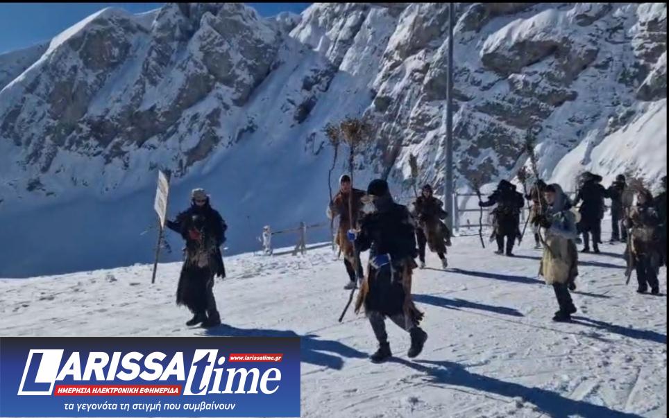 Στην κορυφή του Παρνασσού με τους σκιέρ, οι τραγόμορφοι «Κουδουναραίοι Διστόμου»