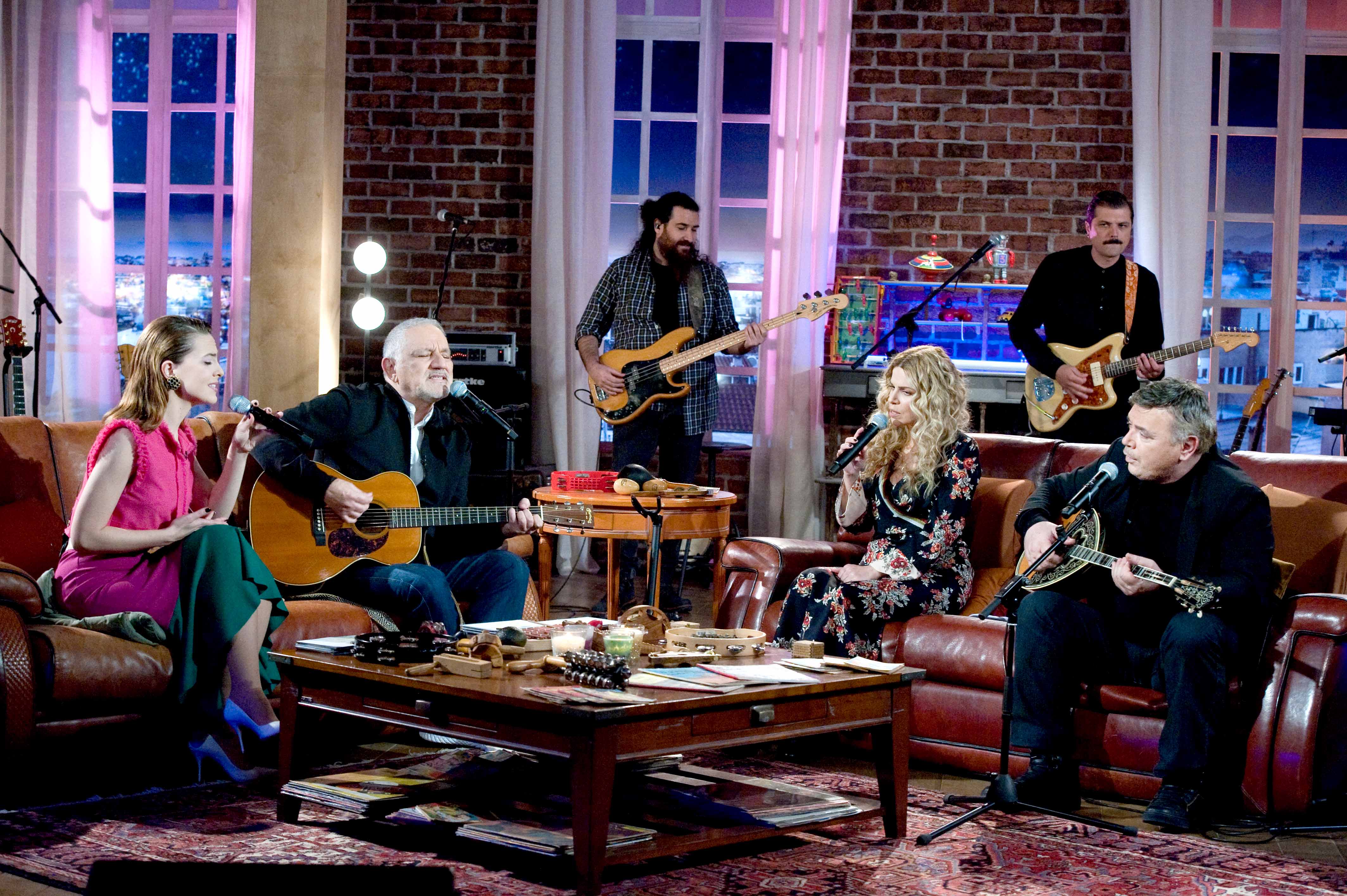 Η ΕΡΤ τιμά τη μνήμη του Μανώλη Λιδάκη και μεταδίδει σήμερα το «Μουσικό κουτί» στην ΕΡΤ2