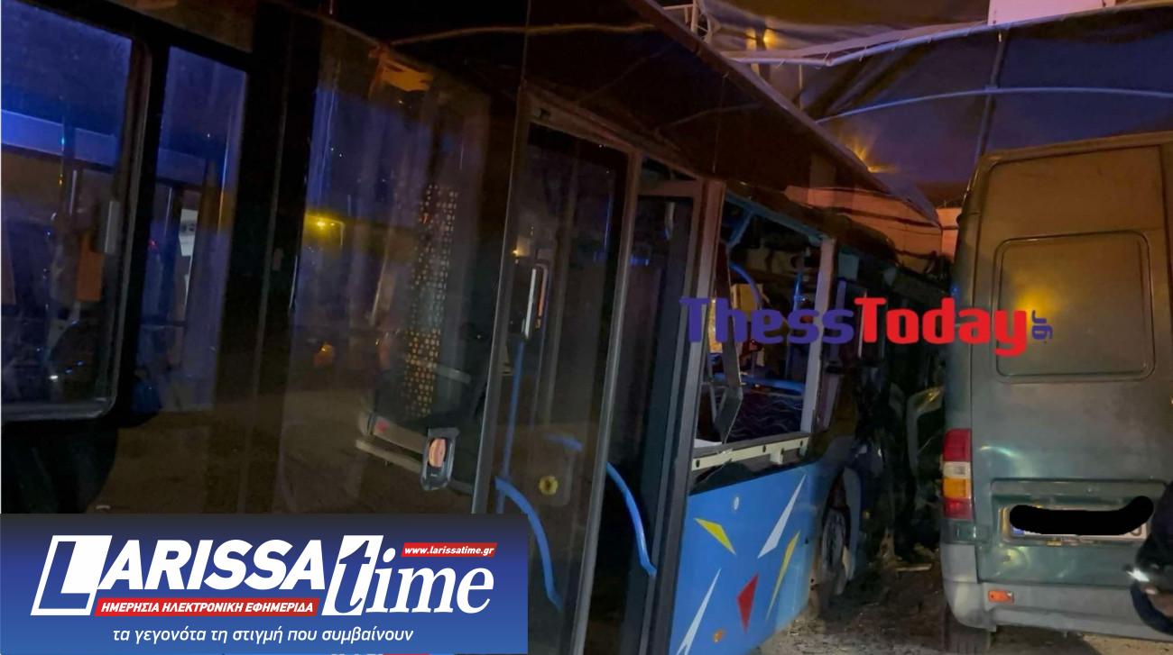 Εικόνα που δείχνει στιγμιότυπο από το τροχαίο με το λεωφορείο του ΟΑΣΘ στη Θεσσαλονίκη
