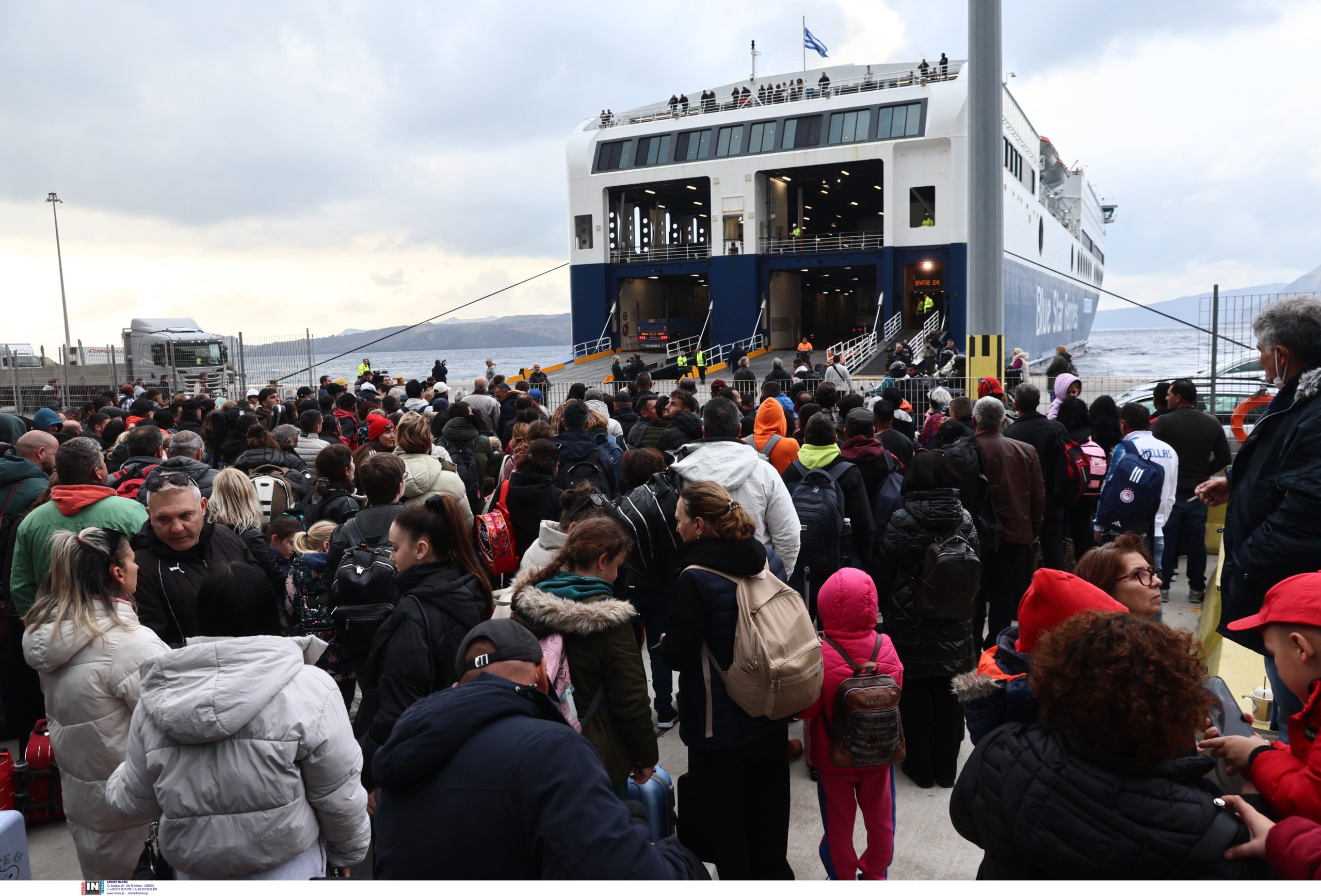 Σεισμός στην Σαντορίνη- Φεύγουν κάτοικοι και επισκέπτες