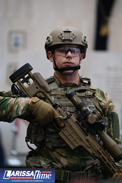 Βγαλμένη από το «μέλλον» η νέα στολή του Ελληνα στρατιώτη-7