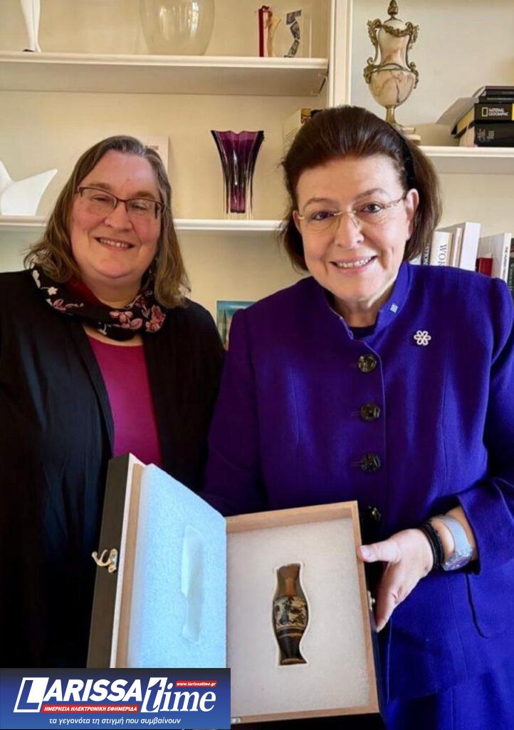 Επαναπατρίζεται αρχαίο αγγείο από το Μουσείο Glencairn – Για πράξη σεβασμού στην ελληνική πολιτιστική κληρονομιά μιλά η Λ. Μενδώνη