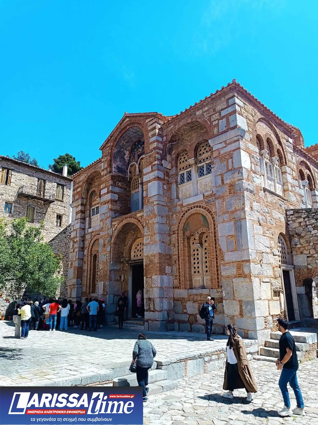 Προσκύνημα των Ποντίων της Σαλαμίνας στο Μαυσωλείο Θυμάτων Ναζισμού Διστόμου