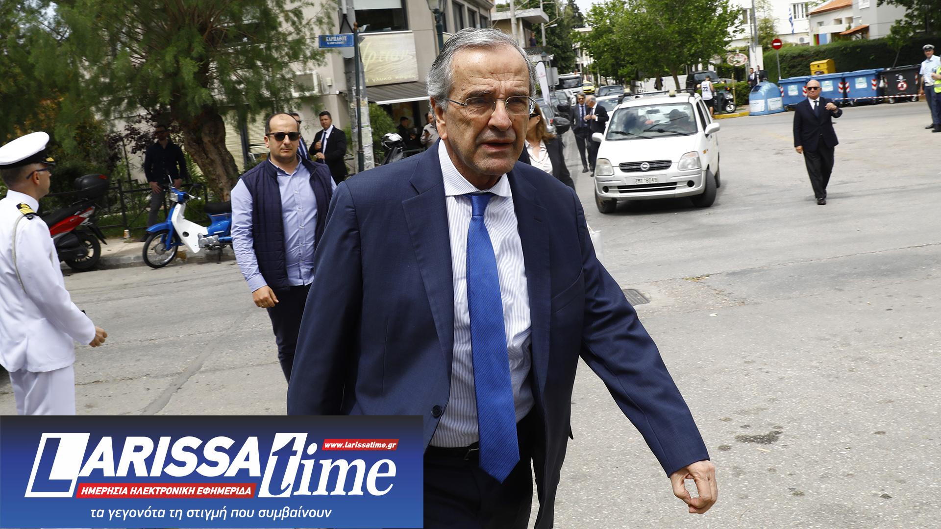 Το «τελευταίο αντίο» στον Πέτρο Μολυβιάτη – Τυλιγμένη με την ελληνική σημαία η σορός του-4