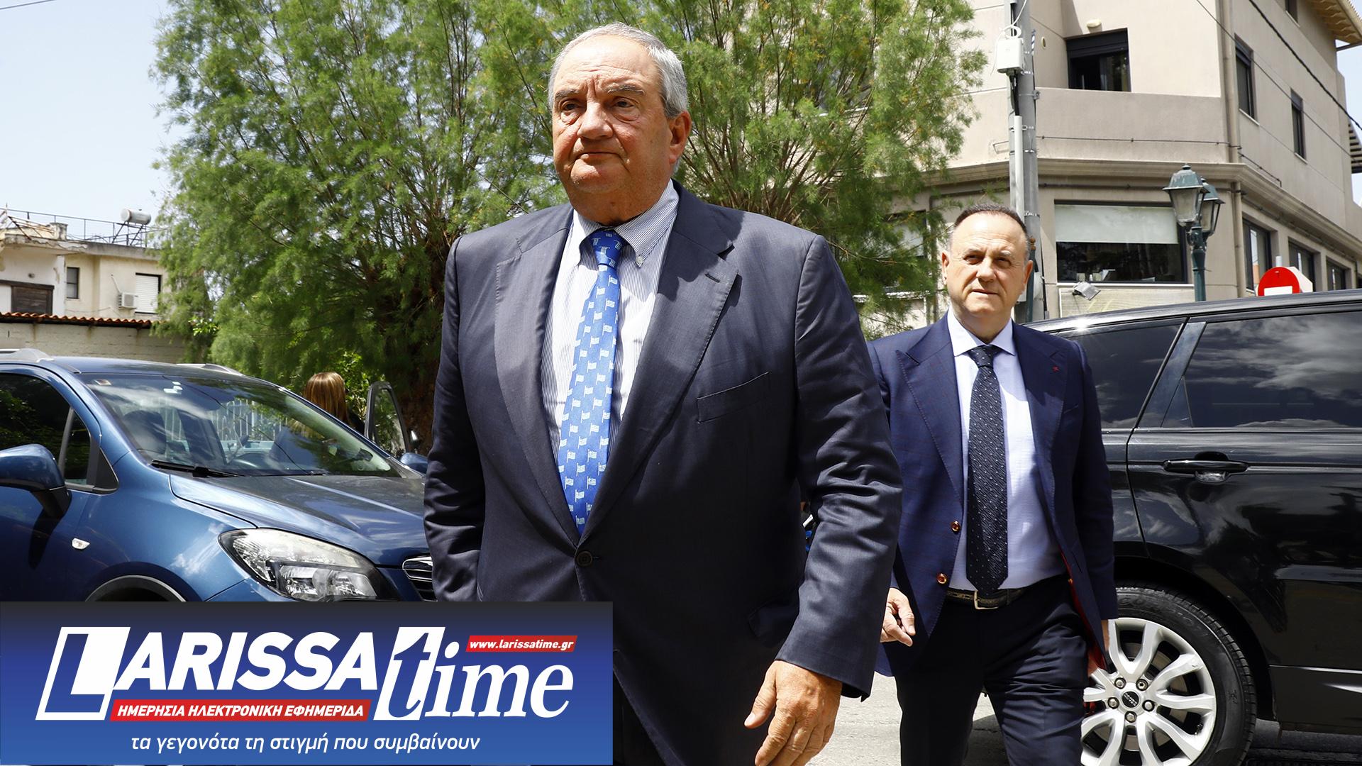 Το «τελευταίο αντίο» στον Πέτρο Μολυβιάτη – Τυλιγμένη με την ελληνική σημαία η σορός του-3