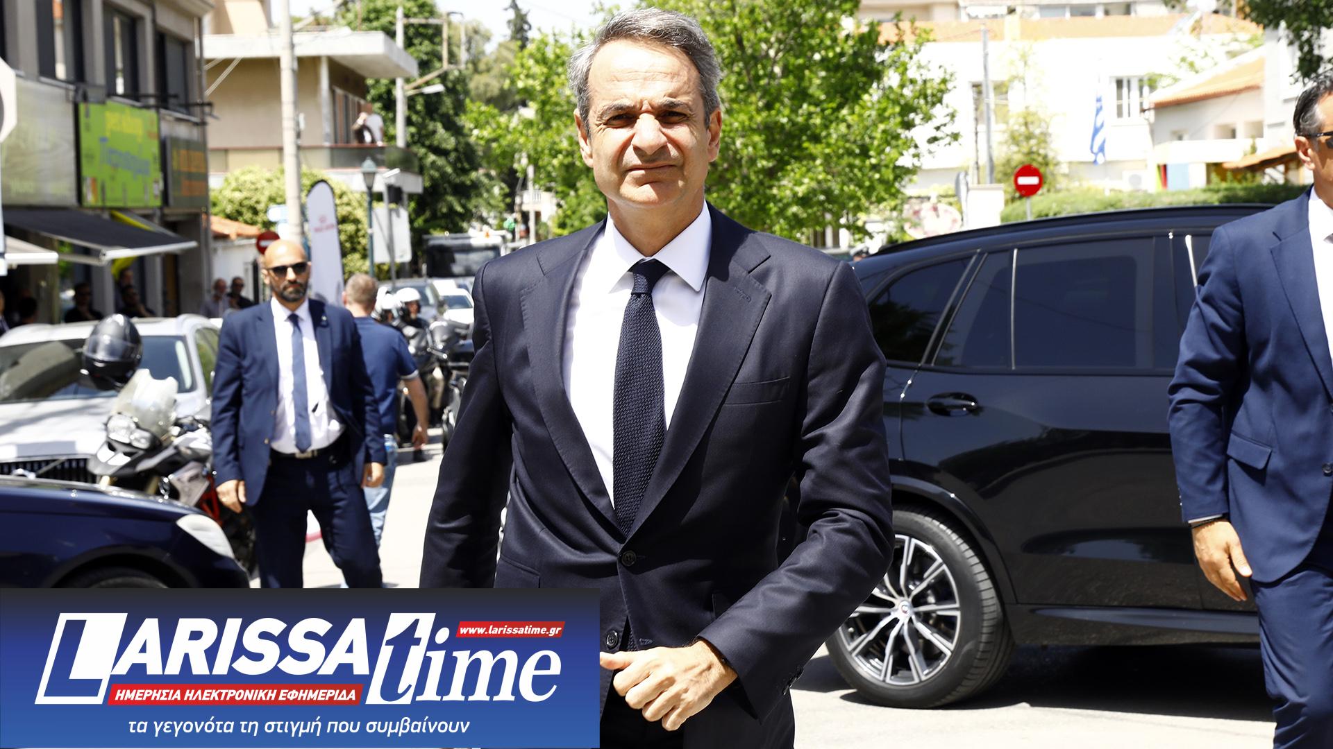 Το «τελευταίο αντίο» στον Πέτρο Μολυβιάτη – Τυλιγμένη με την ελληνική σημαία η σορός του-2
