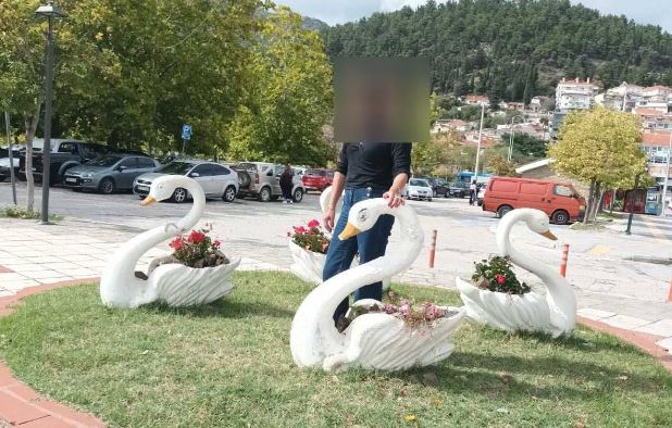 δολοφονία, αυτοκτονία, Αμφιλοχία, Πηγάδια
