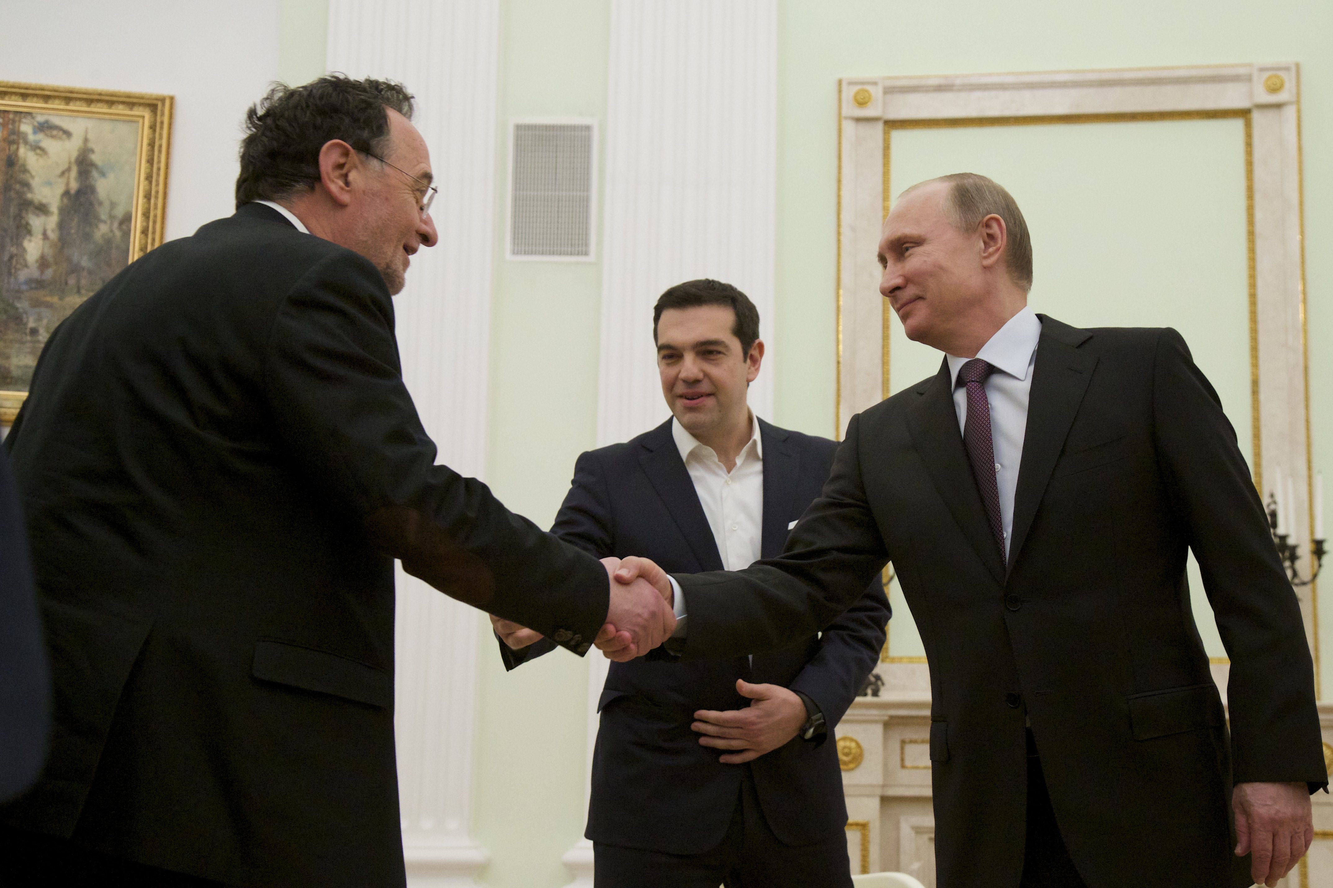 Χορεύοντας στο χείλος του Grexit-2