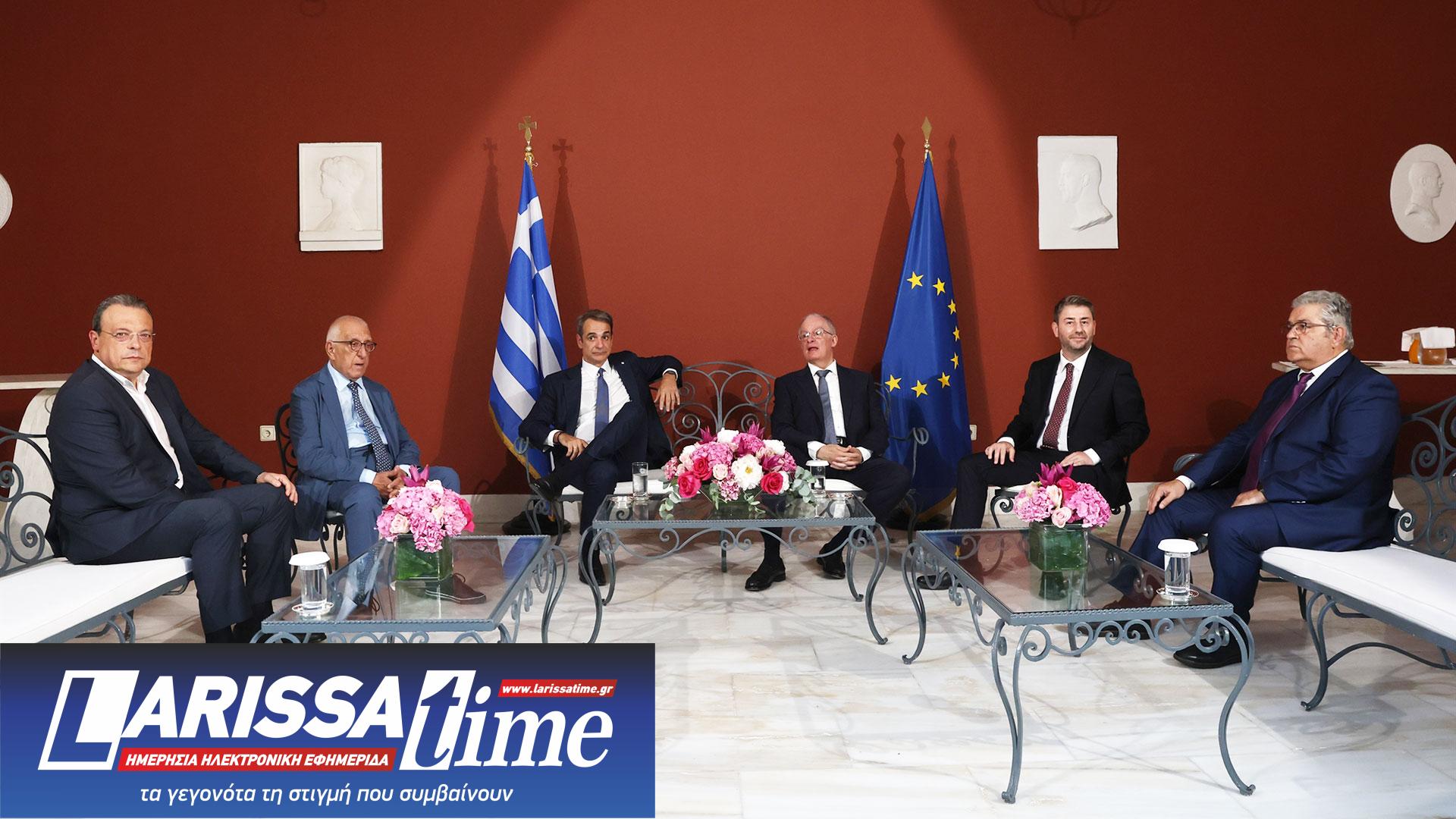 «Θερμή» δεξίωση για την αποκατάσταση της Δημοκρατίας-1