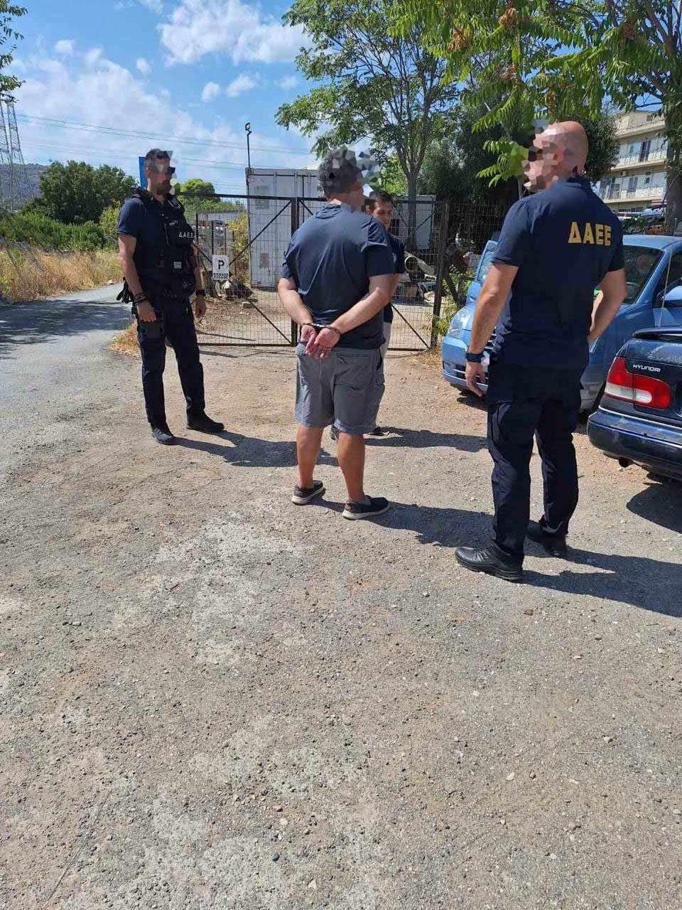 Παλλήνη, εμπρησμοί, Δημοτικός υπάλληλος, σύλληψη