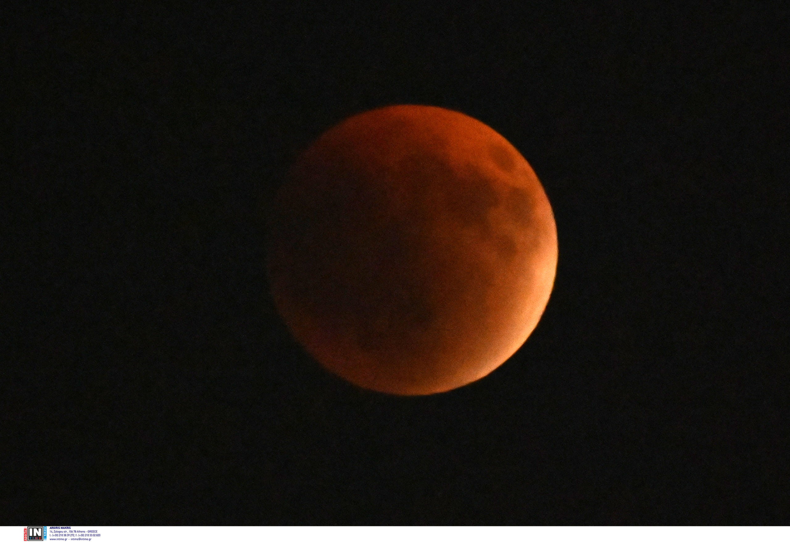 Ολική έκλειψη Σελήνης ματωμένο φεγγάρι