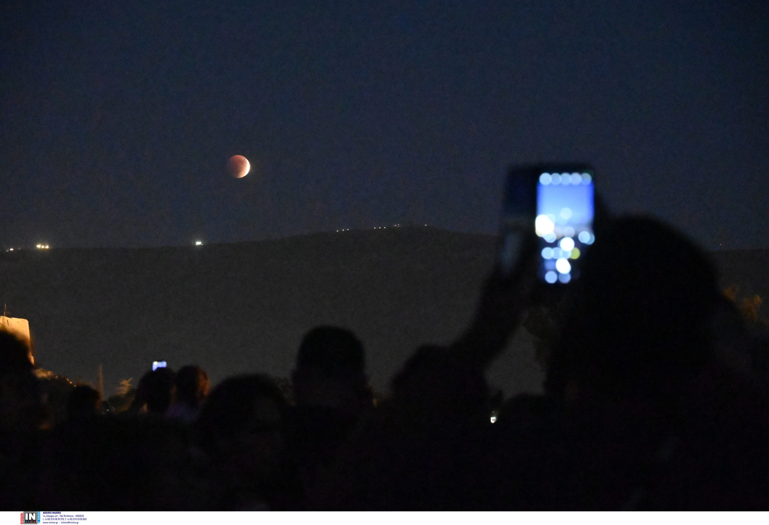 Ολική έκλειψη Σελήνης ματωμένο φεγγάρι