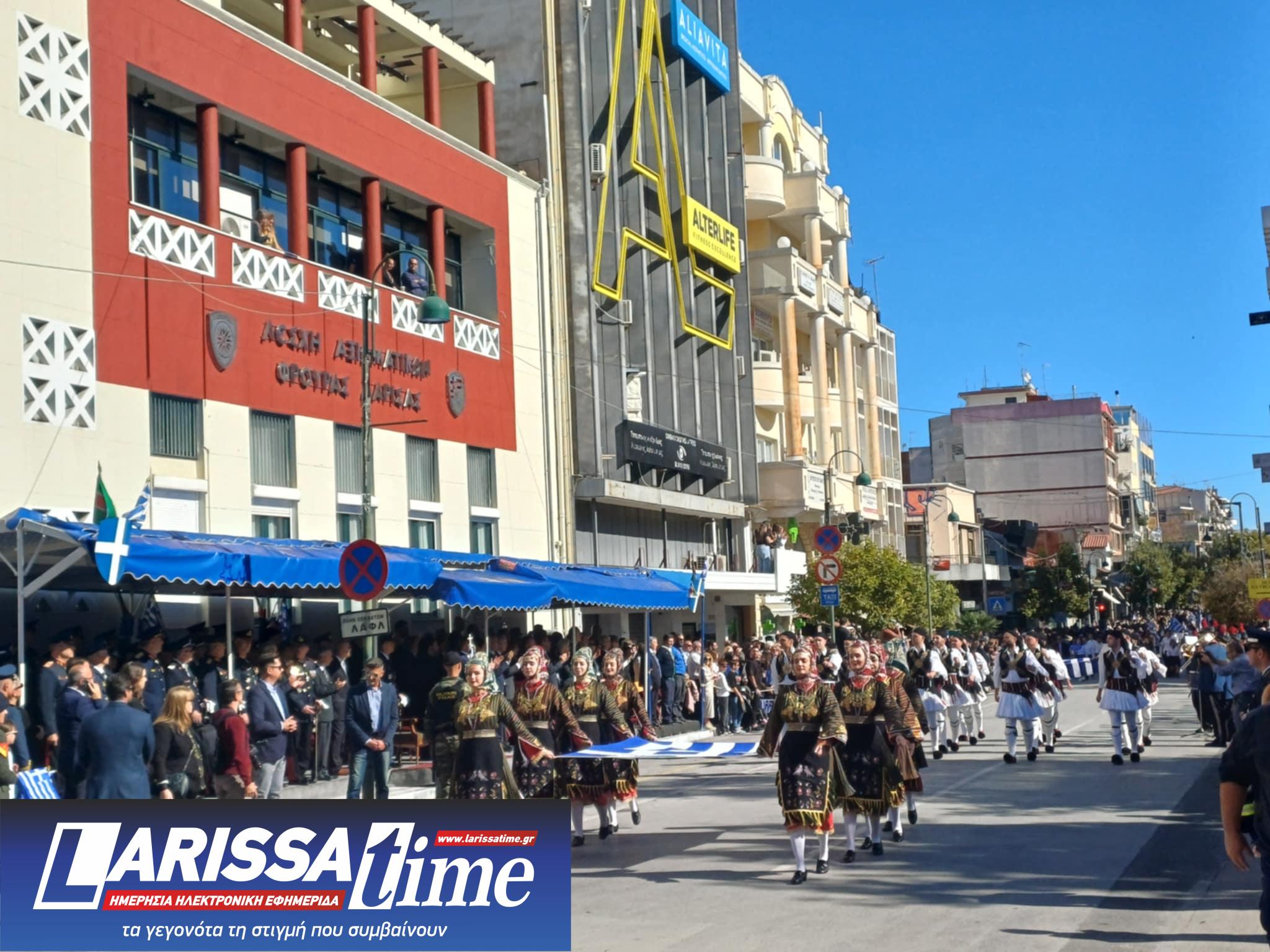 Δείτε φωτογραφικά στιγμιότυπα από την παρέλαση της Λάρισας (ΦΩΤΟ+video)