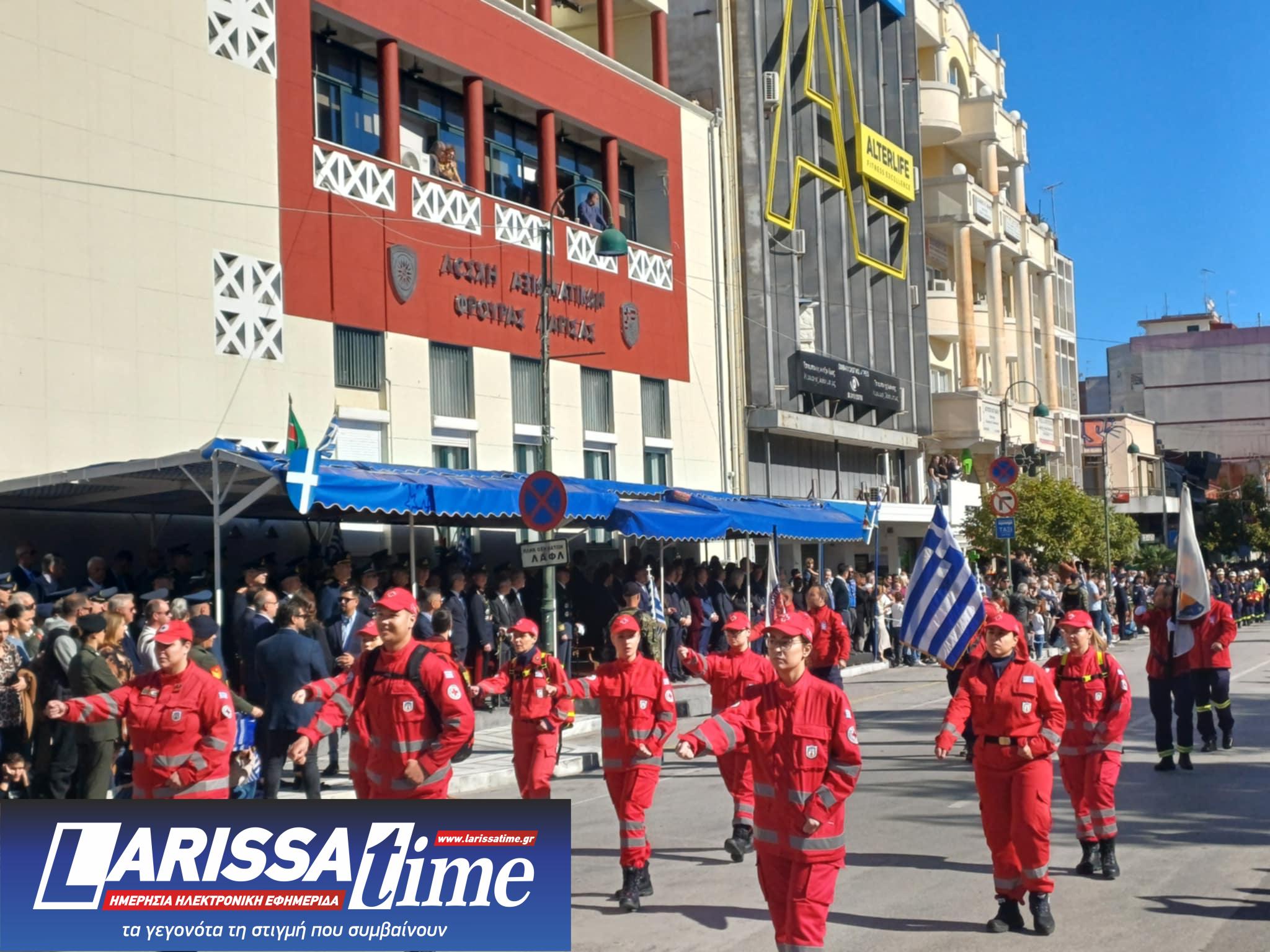 Δείτε φωτογραφικά στιγμιότυπα από την παρέλαση της Λάρισας (ΦΩΤΟ+video)