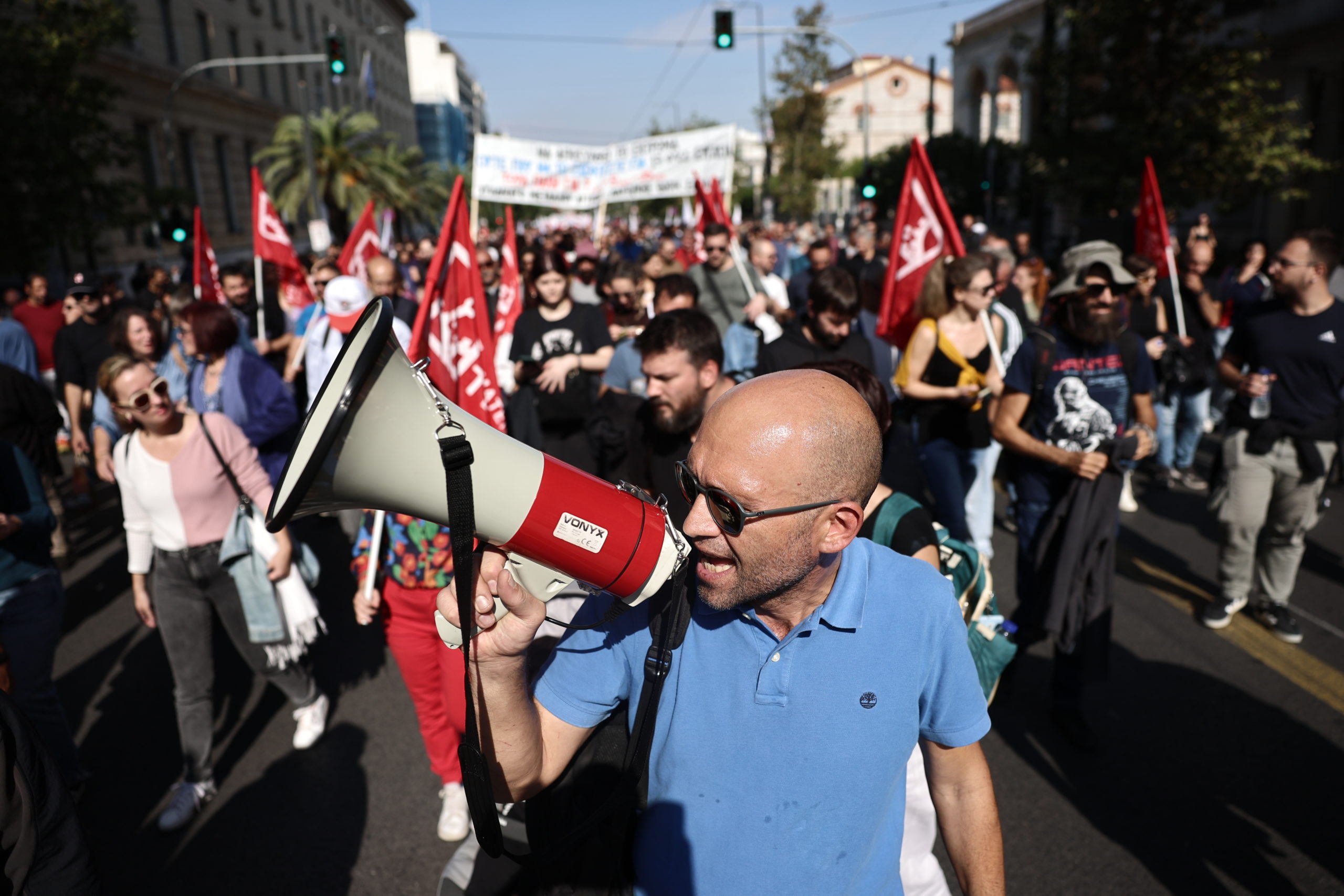 Απεργία, συγκεντρώσεις, Σύνταγμα