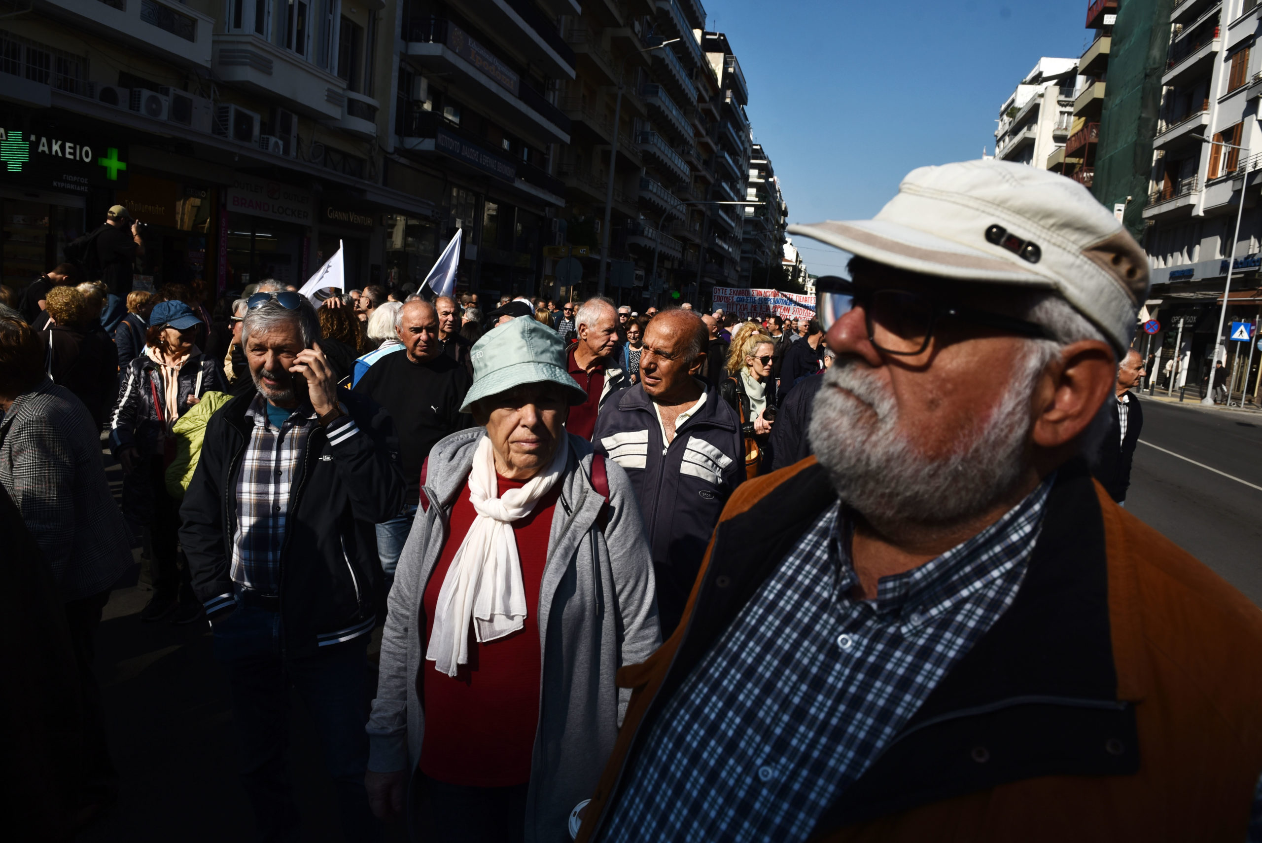Απεργία, συγκεντρώσεις, Σύνταγμα