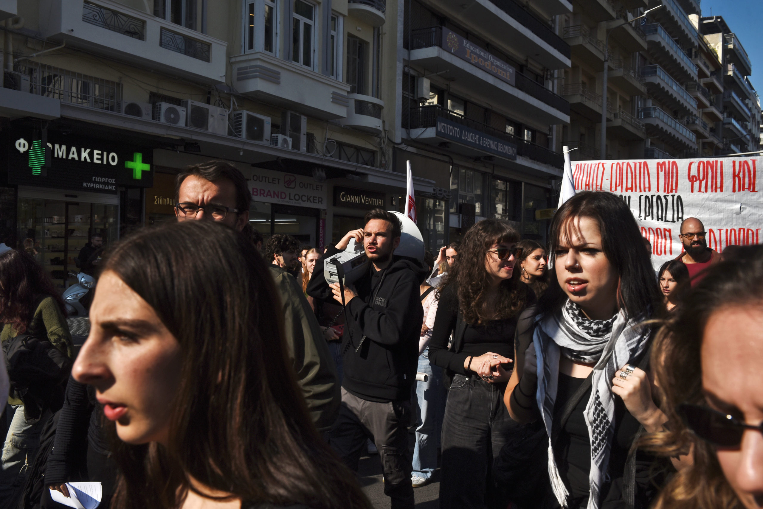 Απεργία, συγκεντρώσεις, Σύνταγμα