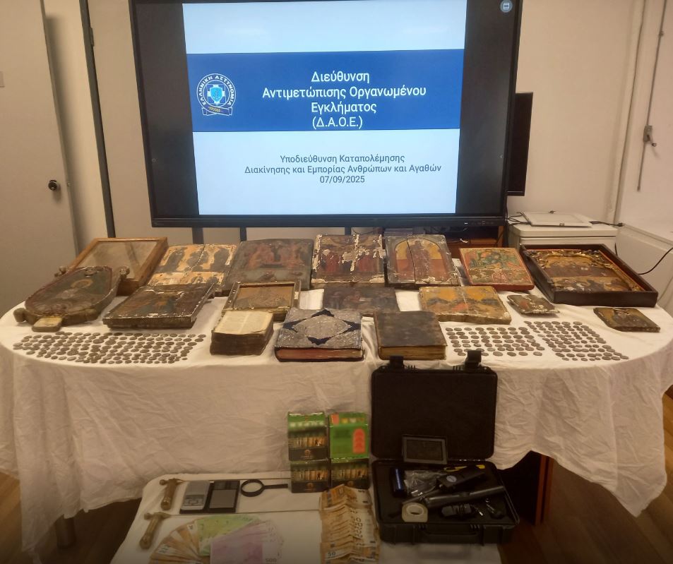 Μέγα Σπήλαιο, Καλάβρυτα, μοναστήρι αρχαιοκαπηλία