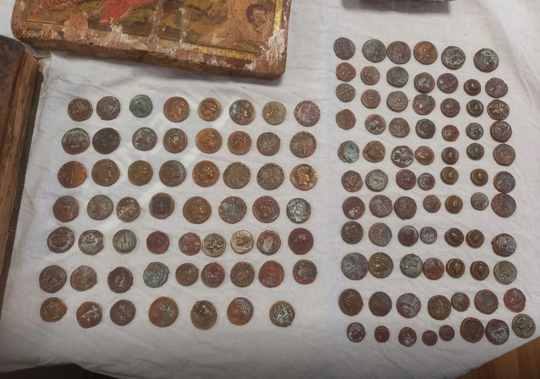 Μέγα Σπήλαιο, Καλάβρυτα, μοναστήρι αρχαιοκαπηλία