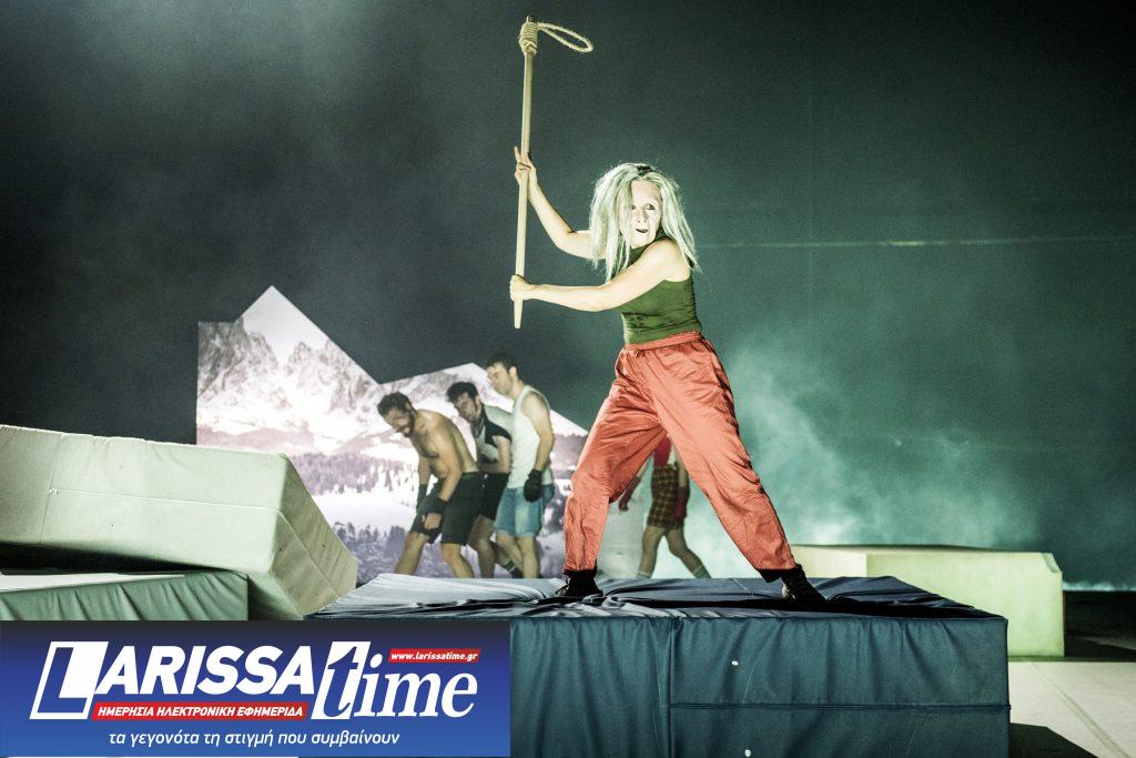 Τα σκυλιά: Μια σκοτεινή φάρσα για τη βία, τον φόβο και την ελπίδα στο Θέατρο Δίπυλον