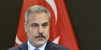 Ο Φιντάν δηλώνει από τη Γερμανία πως οι ειρηνευτικές συνομιλίες με το PKK είναι «σε καλό δρόμο»