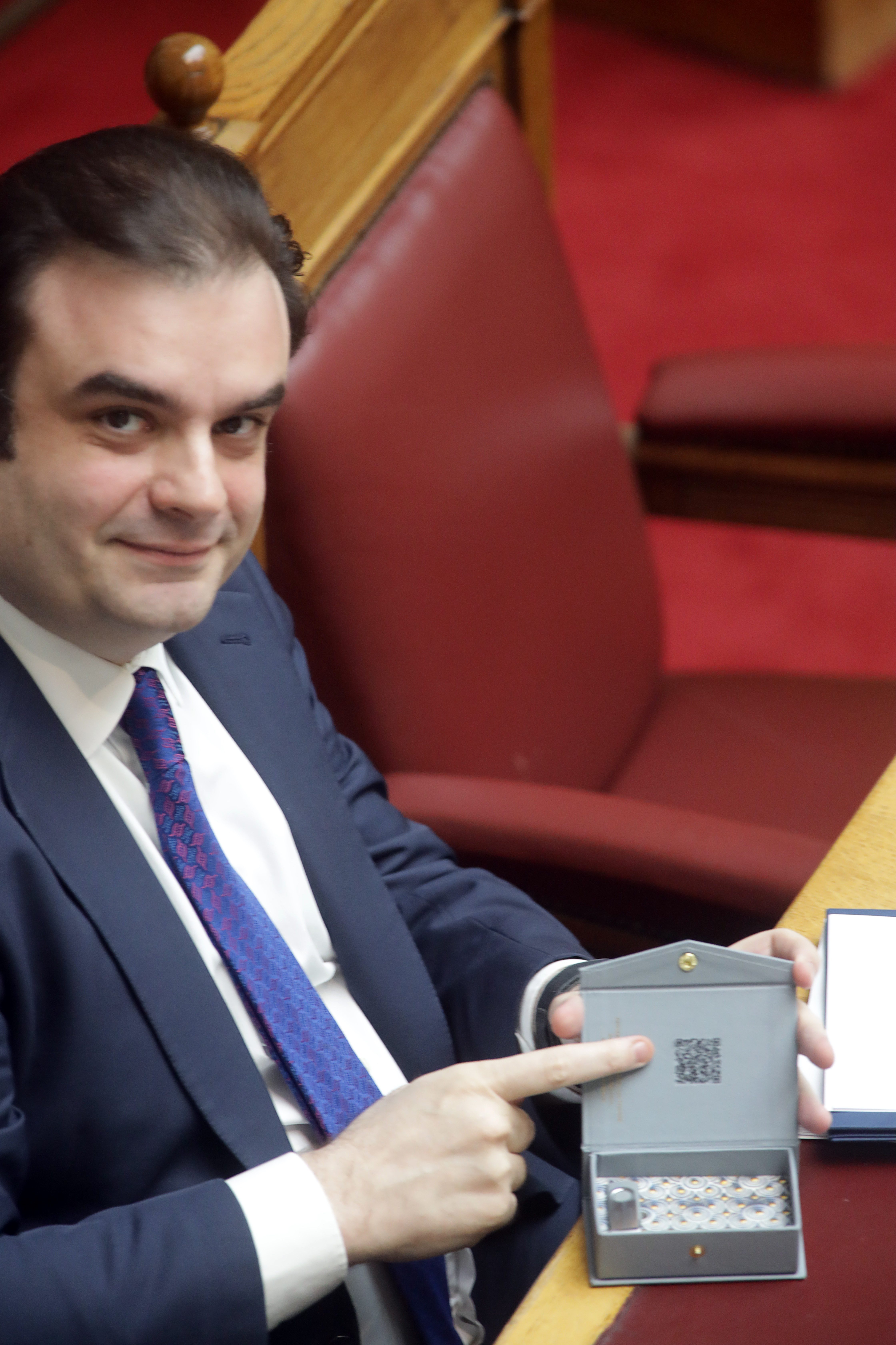 Βουλή: Κατατέθηκε ο κρατικός προϋπολογισμός του 2026-2