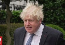 Covid στη Βρετανία: Χάος και καθυστερήσεις στην καραντίνα επί Τζόνσον – Κόστισε 23.000 ζωές