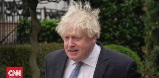 Covid στη Βρετανία: Χάος και καθυστερήσεις στην καραντίνα επί Τζόνσον – Κόστισε 23.000 ζωές