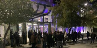 Λάρισα: Διαμαρτυρία από αγρότες έξω από την Αστυνομική Διεύθυνση