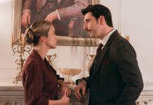 Η Ελένη αποκαλύπτει στον Ρήγα ότι ο Χατζημήτρος θέλει να χτίσει πάνω στο ξενοδοχείο το δικό του εργοστάσιο