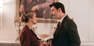 Η Ελένη αποκαλύπτει στον Ρήγα ότι ο Χατζημήτρος θέλει να χτίσει πάνω στο ξενοδοχείο το δικό του εργοστάσιο