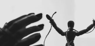 «Δεν είμαι υπεύθυνος μόνο για ό,τι κάνω, αλλά και για ό,τι ανέχομαι.» – Albert Camus