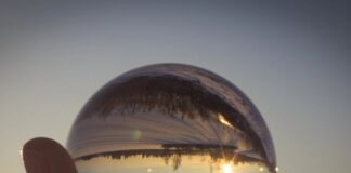 «Τα ελαττώματα που βλέπεις στους άλλους είναι η αντανάκλαση των δικών σου» – Rumi