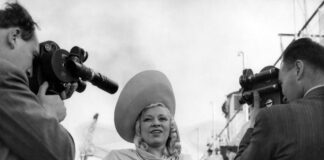 Μέι Γουέστ: Η σταρ που της άρεσαν οι προκλήσεις και χαρακτηρίστηκε ως «η πιο επικίνδυνη γυναίκα στις ΗΠΑ»