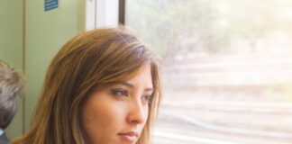 Το βλέμμα στο τζάμι του λεωφορείου – Μια αφορμή για αυτογνωσία