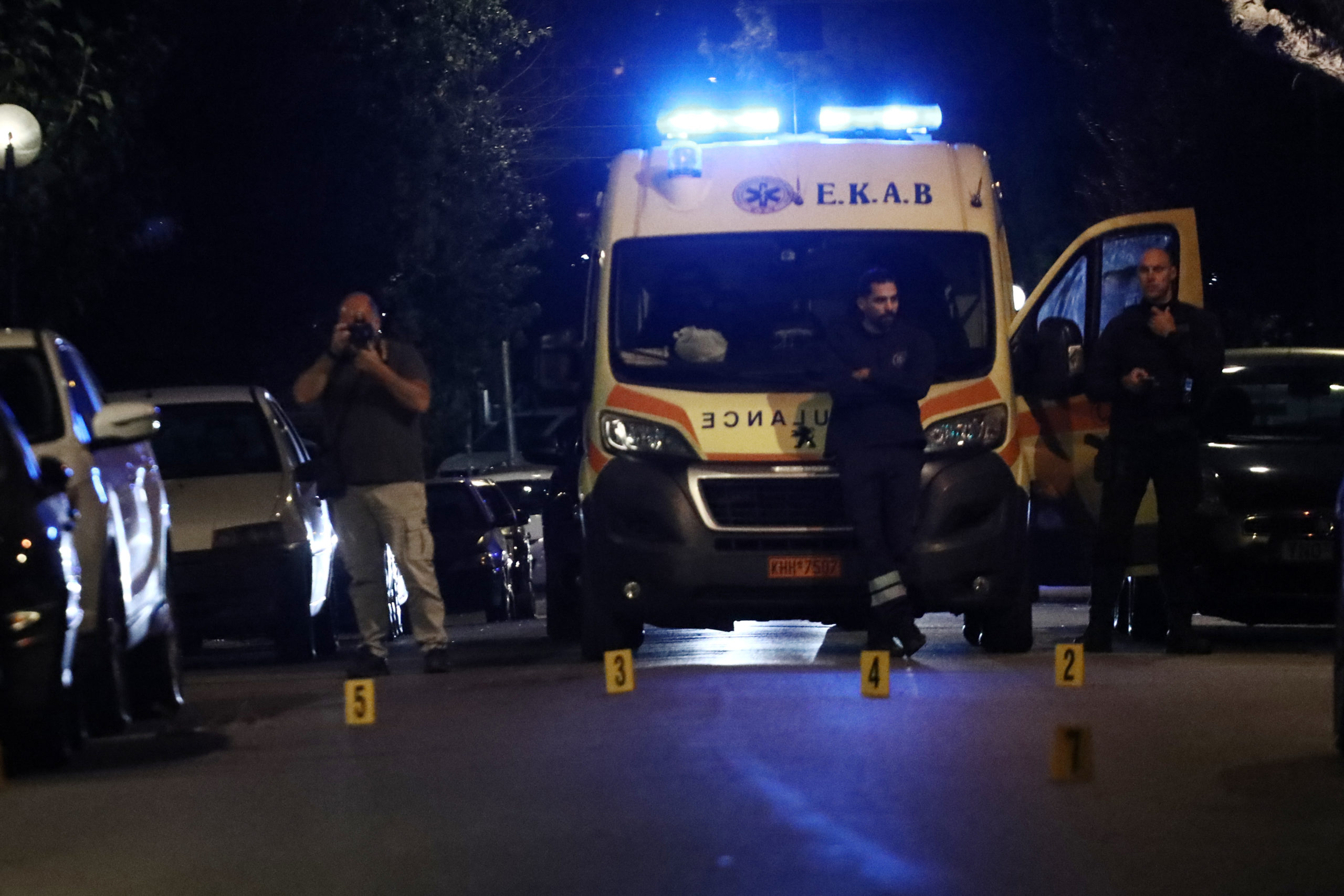 Άγιος Δημήτριος: Διαρρήκτες εμβόλισαν μηχανές της ΔΙΑΣ και τραυμάτισαν 3 αστυνομικούς – Έπεσαν πυροβολισμοί