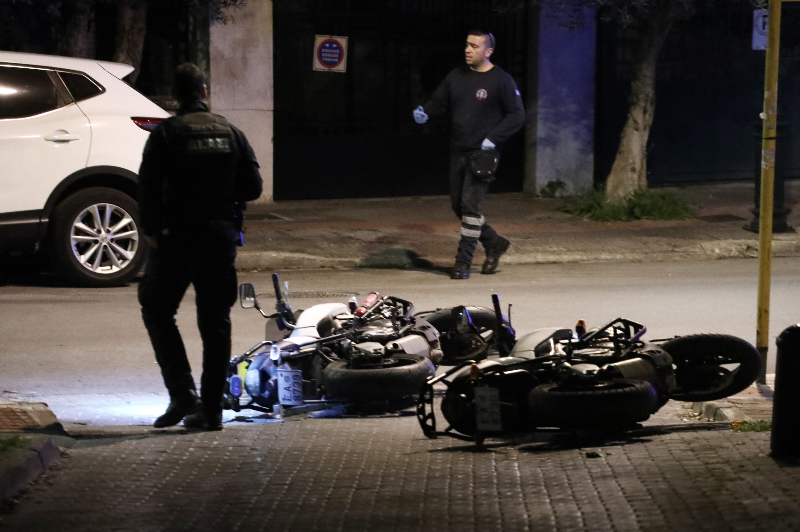 Άγιος Δημήτριος: Διαρρήκτες εμβόλισαν μηχανές της ΔΙΑΣ και τραυμάτισαν 3 αστυνομικούς – Έπεσαν πυροβολισμοί