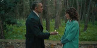 Η Ιουλία δέχεται πρόταση γάμου από τον Κίμωνα