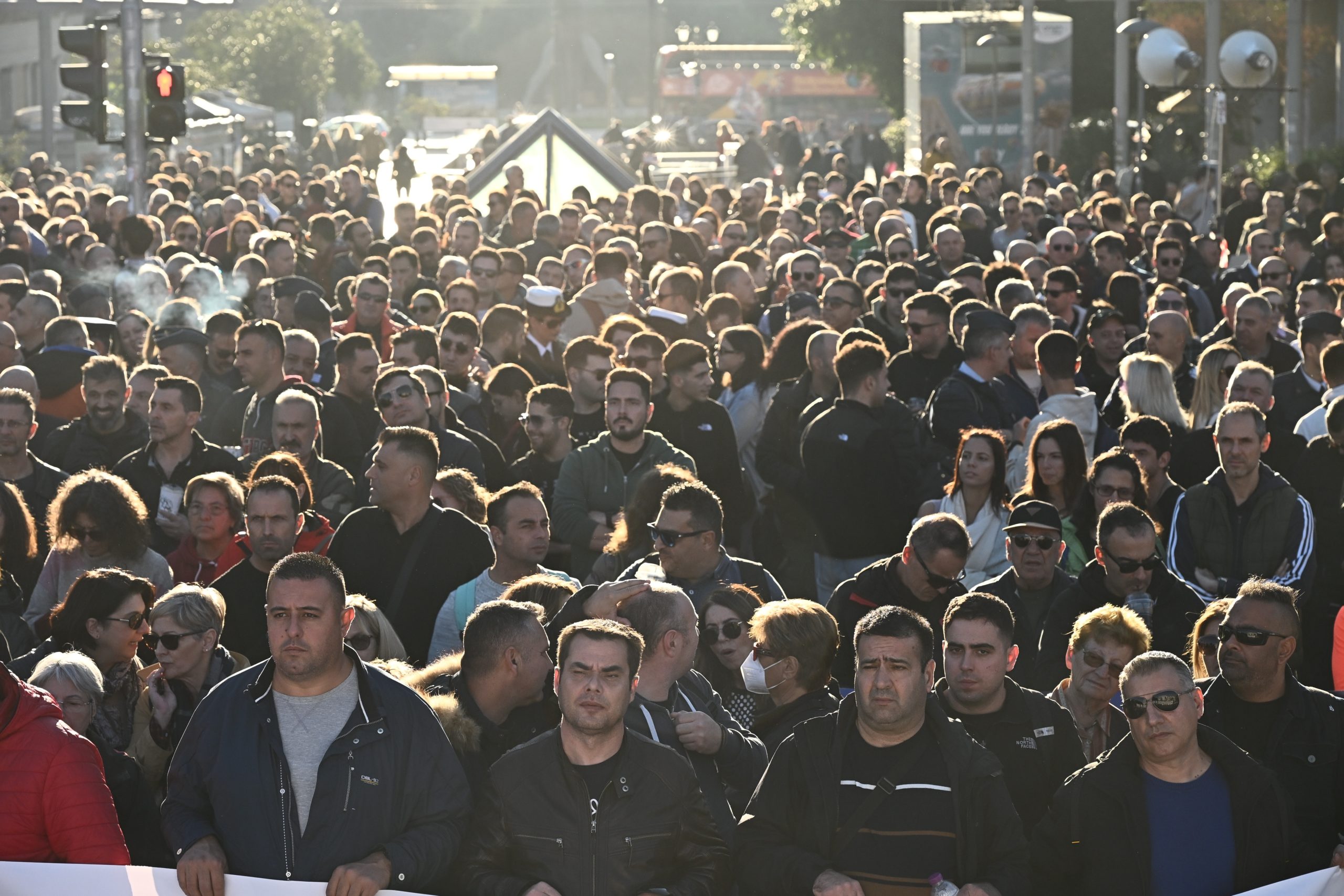 συγκέντρωση στρατιωτικών, Προπύλαια