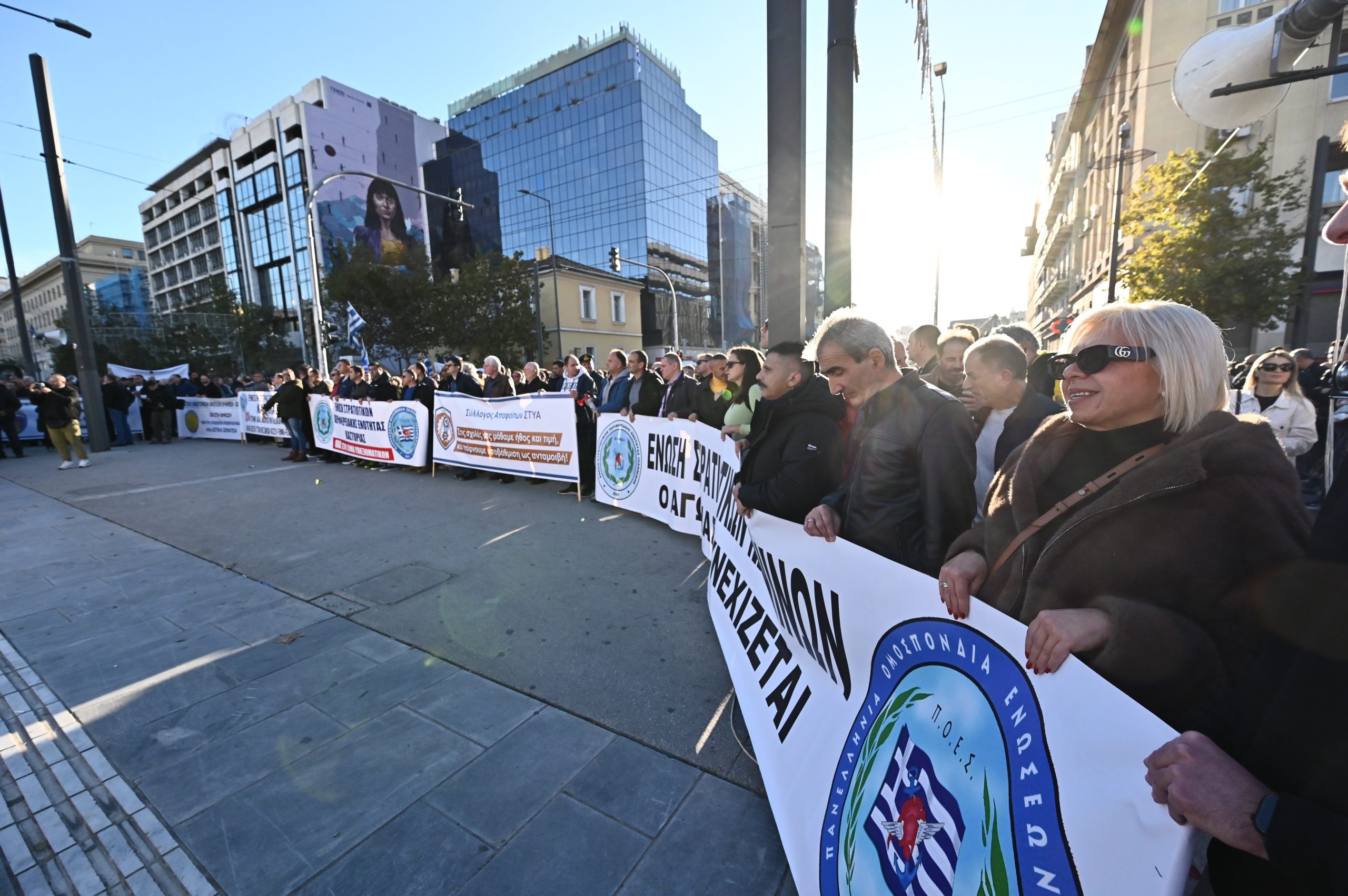 συγκέντρωση στρατιωτικών, Προπύλαια