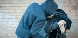 Συνελήφθησαν 3 ανήλικοι που επιτέθηκαν σε συνομήλικους για να τους ληστέψουν