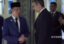 Διπλωματική σχοινοβασία σε τρία μέτωπα