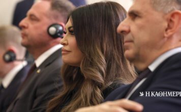 Στην ουκρανική πρεσβεία στην Αθήνα η Κίμπερλι Γκίλφοϊλ – Συνάντηση με Ζελένσκι