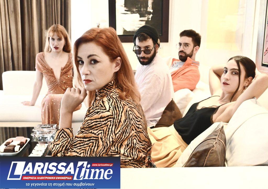 Το «(Love me) Tinder» του Νίκου Φυτά ανεβαίνει στο THEATRE OF THE NO, το πρώτο αγγλόφωνο θέατρο της Αθήνας