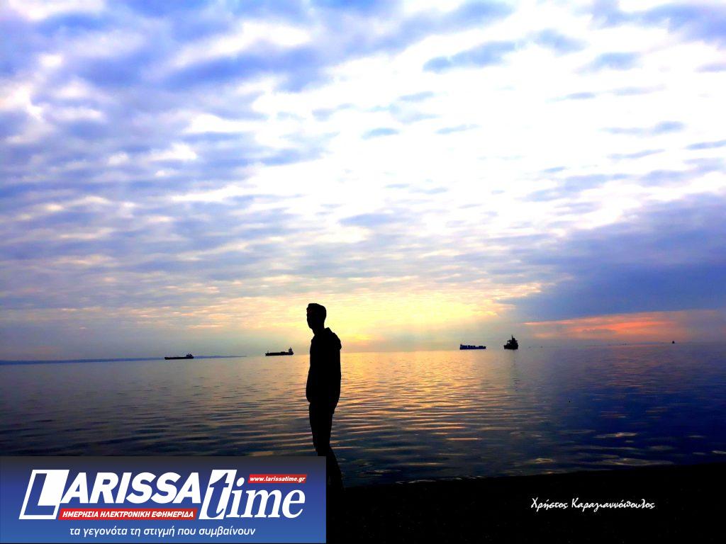 Θεσσαλονίκη: Οι «Αυτόπτες Μάρτυρες» με 20 καρέ του Θερμαϊκού – Έκθεση φωτογραφίας για καλό σκοπό στο καφέ-μπαρ «Θερμαϊκός»