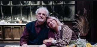 Θεσσαλονίκη: «Πριν Ανοίξουμε Φτερά» του Florian Zeller σε σκηνοθεσία Άννας Μαρίας Παπαχαραλάμπους – Με πρωταγωνιστή τον Δημήτρη Καταλειφό