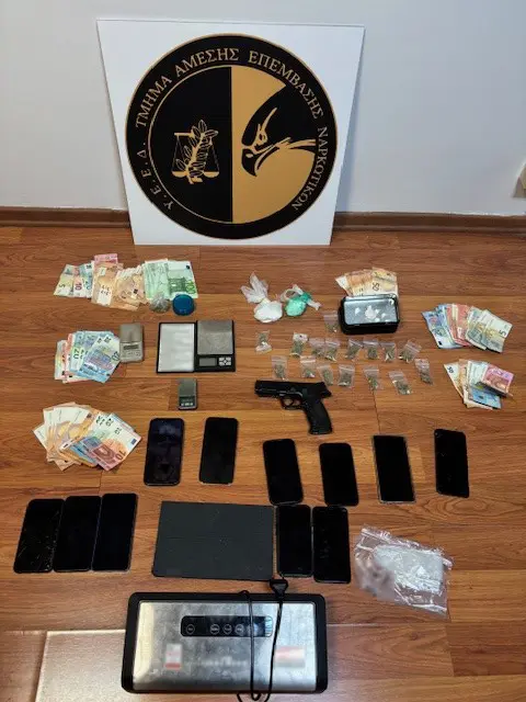 Δώδεκα συλλήψεις για διακίνηση ναρκωτικών στα σχολεία