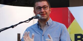Βόρεια Μακεδονία: Επανεκλέχθηκε ο Μίτσκοσκι αρχηγός του VMRO – «Έχουμε ανοιχτό ζήτημα με τη Βουλγαρία», είπε