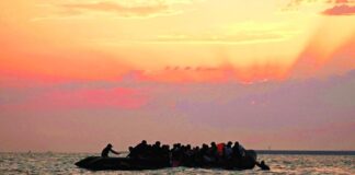 ΕΣΔΑ: Ο Στάρμερ καλεί την Ευρώπη να περιορίσει τα δικαιώματα των μεταναστών για να… αντιμετωπίσει την ακροδεξιά